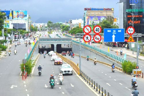 Xe ô tô dừng trong hầm đường bộ có bị xử phạt?