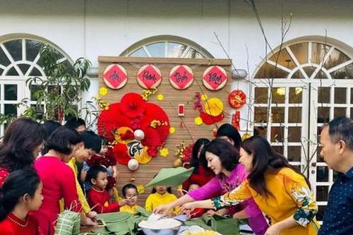 Kiều bào gìn giữ nét văn hóa cổ truyền đón xuân Giáp Thìn
