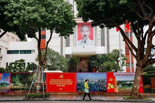 Bác ơi! Tết đến! Giao thừa đó!