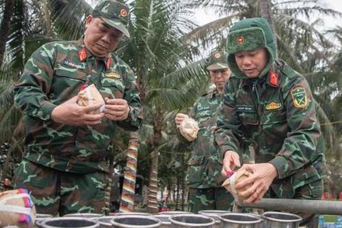 Cận cảnh bên trong trận địa pháo hoa đêm giao thừa tại Hà Nội