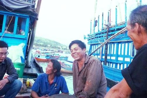 Ngư dân bám biển ngày Tết
