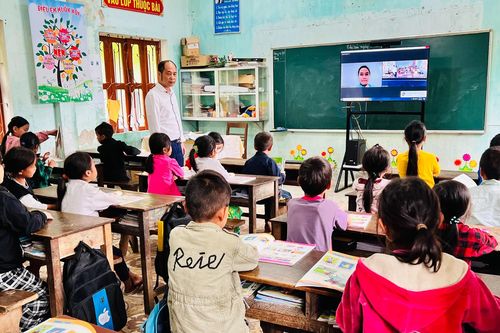 Học tiếng Anh với các thầy cô Hà Nội ở nơi địa đầu Tổ quốc