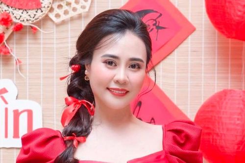 Hoa hậu Phan Kim Oanh khoe vẻ tươi tắn trong bộ ảnh Tết