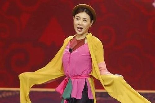 'Cắt đôi nỗi sầu', 'See tình' được chế lời ở Táo Quân 2024