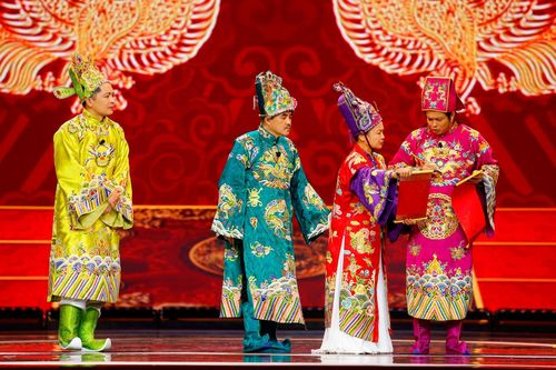 Quảng cáo qua lời thoại ở Táo Quân 2024 bị chê phản cảm
