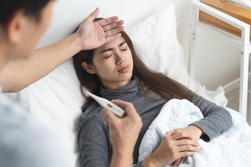 Cách hạ sốt nhanh ngày Tết