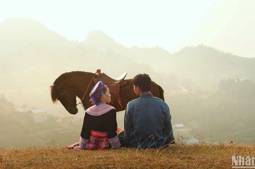 Người trẻ hồi sinh cổ phục Mông
