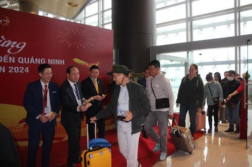 Cảng hàng không quốc tế Vân Đồn đón chuyến bay đầu tiên ngày Mùng 1 Tết