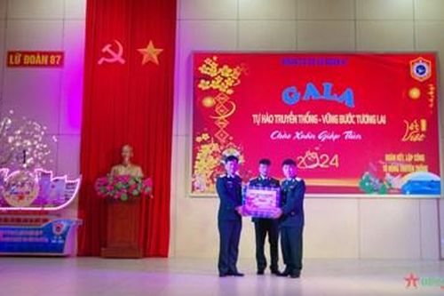 Sôi nổi chương trình Gala chào Xuân Giáp Thìn của tuổi trẻ Lữ đoàn 87