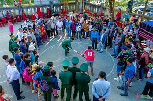 Bộ đội Biên phòng tỉnh Thừa Thiên Huế chăm lo Tết cho người dân biên giới