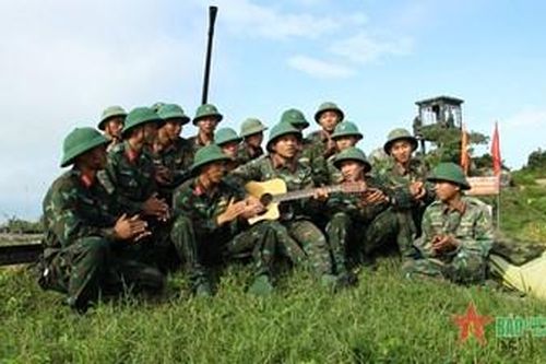 Xuân về nơi đầu sóng
