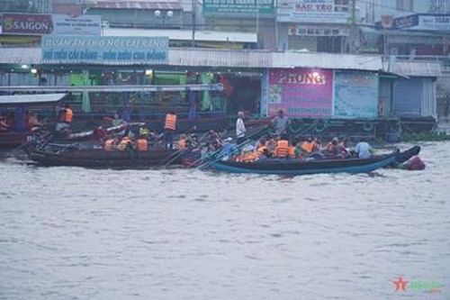Chợ nổi Cái Răng ngày xuân