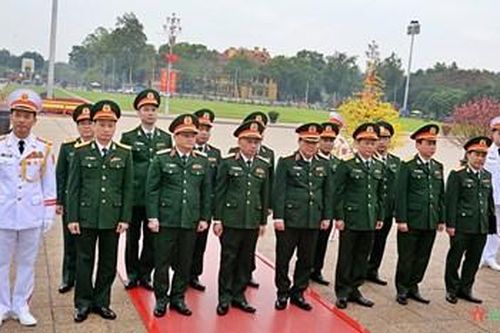 Lãnh đạo Tổng cục Chính trị Quân đội nhân dân Việt Nam vào Lăng viếng Chủ tịch Hồ Chí Minh và thăm, chúc Tết các đơn vị