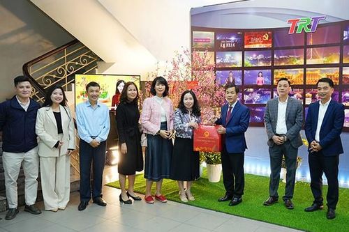 Lãnh đạo Thừa Thiên- Huế thăm, chúc tết các đơn vị làm nhiệm vụ trong đêm giao thừa và dịp Tết
