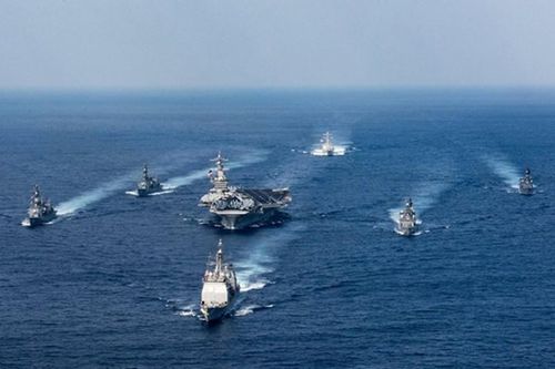 Loạt tàu chiến hùng hậu trong đội hình tàu sân bay của Hải quân Mỹ