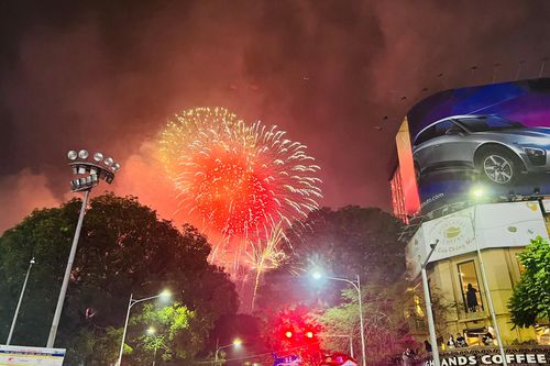 Hải Phòng bừng sáng đêm giao thừa Giáp Thìn 2024