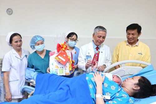 Những 'công dân nhí' chào đời vào thời khắc giao thừa 2024