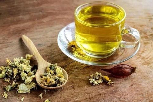 Bốn loại trà thảo mộc uống trước khi đi ngủ giúp giảm cân và cải thiện giấc ngủ