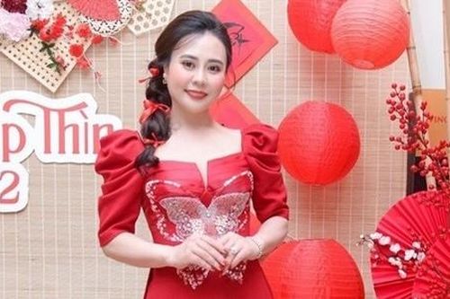 Hoa hậu Phan Kim Oanh rạng ngời trong sắc Xuân Giáp Thìn 2024
