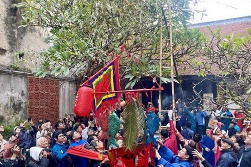 Cây nêu ngày Tết: Phong tục cổ truyền của người Việt