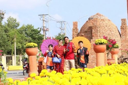 Người dân Vĩnh Long rộn ràng đón Tết