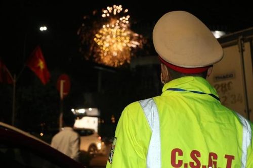 Đón giao thừa xa quê, Đại úy Cảnh sát giao thông giữ bình yên cho mọi người