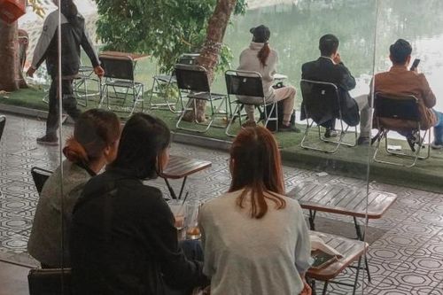 Quán xá ở Hà Nội phục vụ xuyên Tết, chủ quán cam kết giữ nguyên giá, không phụ thu