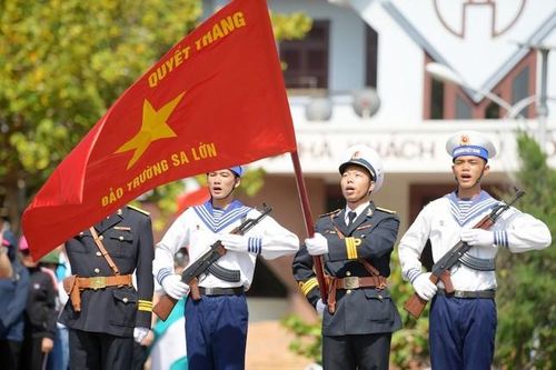 'Lá cờ đỏ sao vàng tung bay ở đâu, lời Quốc ca vang lên đến đó'