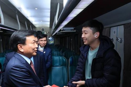 Cảm xúc đặc biệt trên chuyến tàu cuối cùng của năm 2023