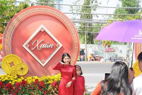 Thích thú check-in vườn hoa Xuân tại Cần Thơ mùng 1 Tết