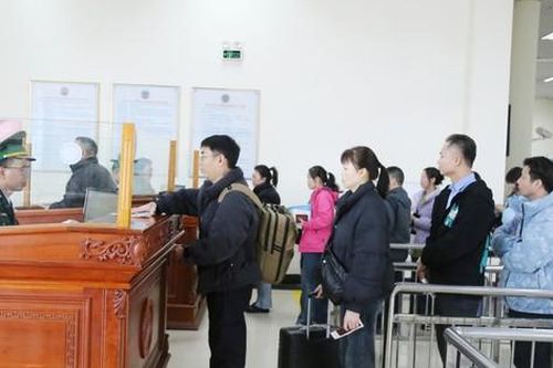 Cửa khẩu Móng Cái đón gần 1.000 khách nhập cảnh ngày đầu năm