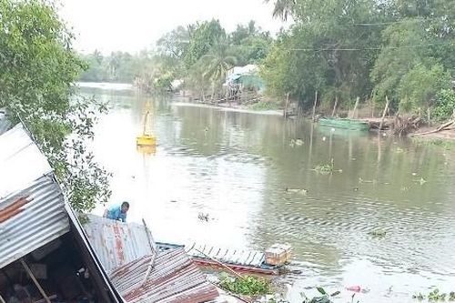 Nhiều hộ dân phải 'chạy' sạt lở ngày mùng 1 Tết
