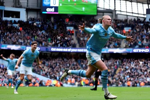 Man City chiếm ngôi đầu bảng Ngoại hạng Anh sau trận cầu 'cân não'