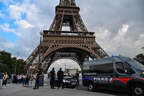 Pháp: Thủ đô Paris thúc đẩy dự án cấm ôtô lưu thông quanh tháp Eiffel