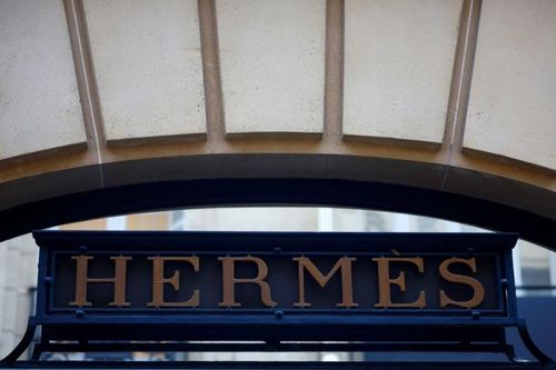 Cổ phiếu của Hermes tăng kỷ lục nhờ kết quả kinh doanh ấn tượng