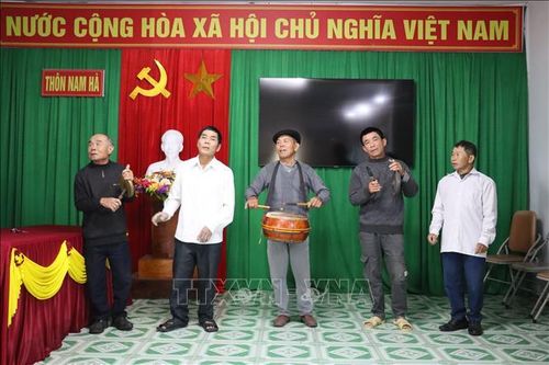 Rộn rã thanh âm sắc bùa đầu Xuân ở làng biển Hà Tĩnh