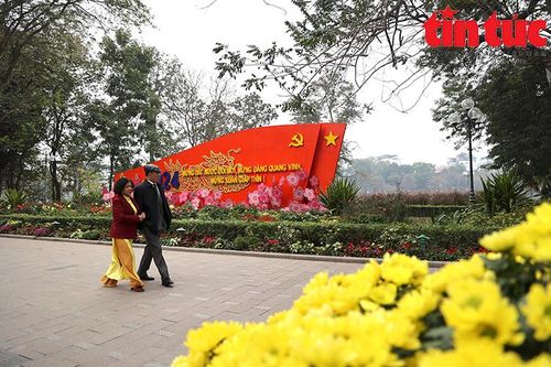Sáng mùng một Tết, có một Hà Nội bình yên đến nao lòng