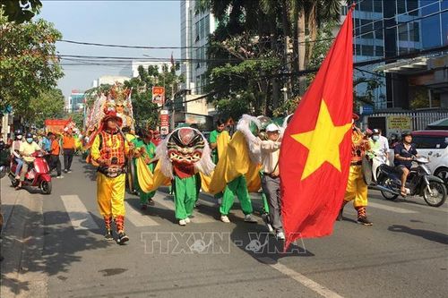 Đồng Nai: Nhiều đoàn khách quốc tế đến với lễ hội chùa Ông