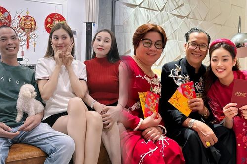 Dàn hậu Việt vui vầy bên gia đình ngày đầu năm mới