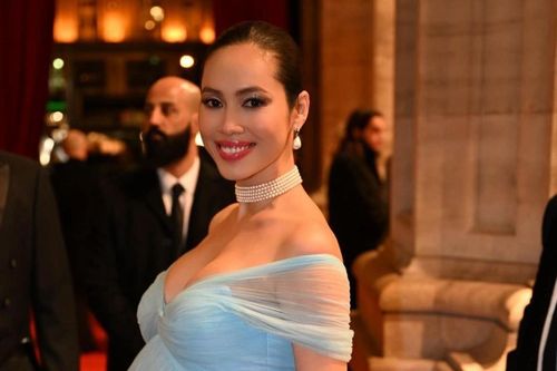 Á hậu Hoàng My công khai ảnh bầu, quyết sang Áo để ăn Tết cùng bạn trai