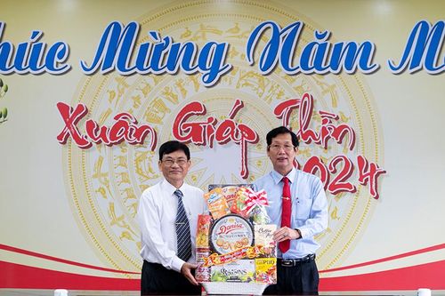 Hội Tương tế người Hoa chúc Tết UBND tỉnh An Giang