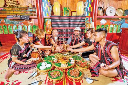 Trong niềm vui 'ăn Tết'