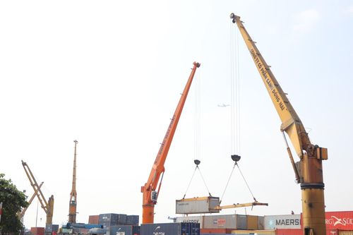 Cảng Đồng Nai vận chuyển 2 ngàn teus hàng hóa xuất khẩu ngay trong ngày mùng Một tết