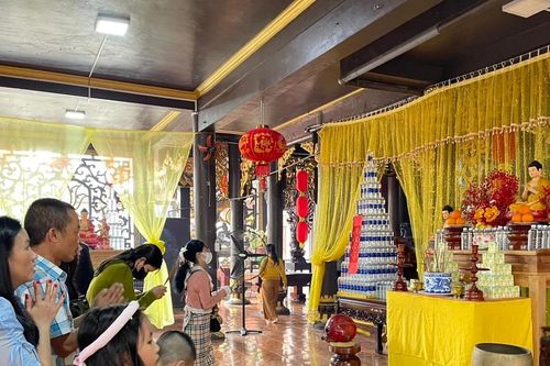 Gia Lai: Người dân nô nức đi chùa, tảo mộ đầu năm