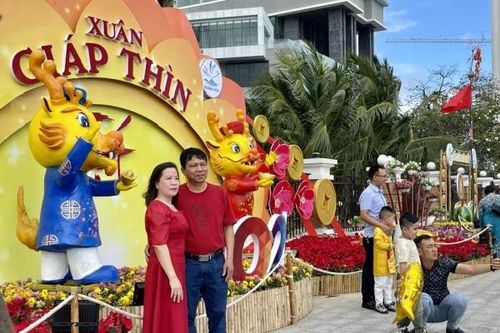 Du xuân đầu năm