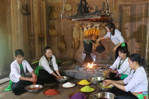 Về Mường ăn cỗ