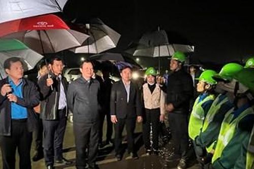 Lãnh đạo tỉnh thăm, chúc tết các đơn vị làm nhiệm vụ trong đêm Giao thừa