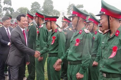 Bí thư Tỉnh ủy Lê Trường Lưu dự lễ chào cờ đầu năm mới