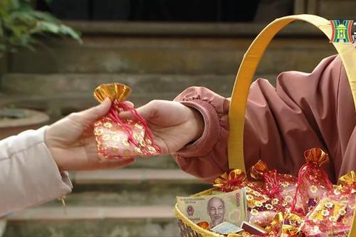 Đầu năm mua muối, nét đẹp trong văn hóa tín ngưỡng