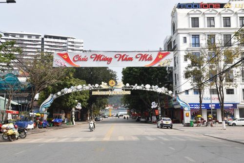 Thành phố vắng vẻ, tĩnh lặng sáng mùng 1 Tết